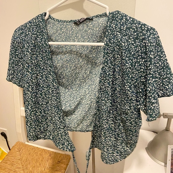 Dark Green Flower Tied T-Shirt- SHEIN. - Picture 1 of 1